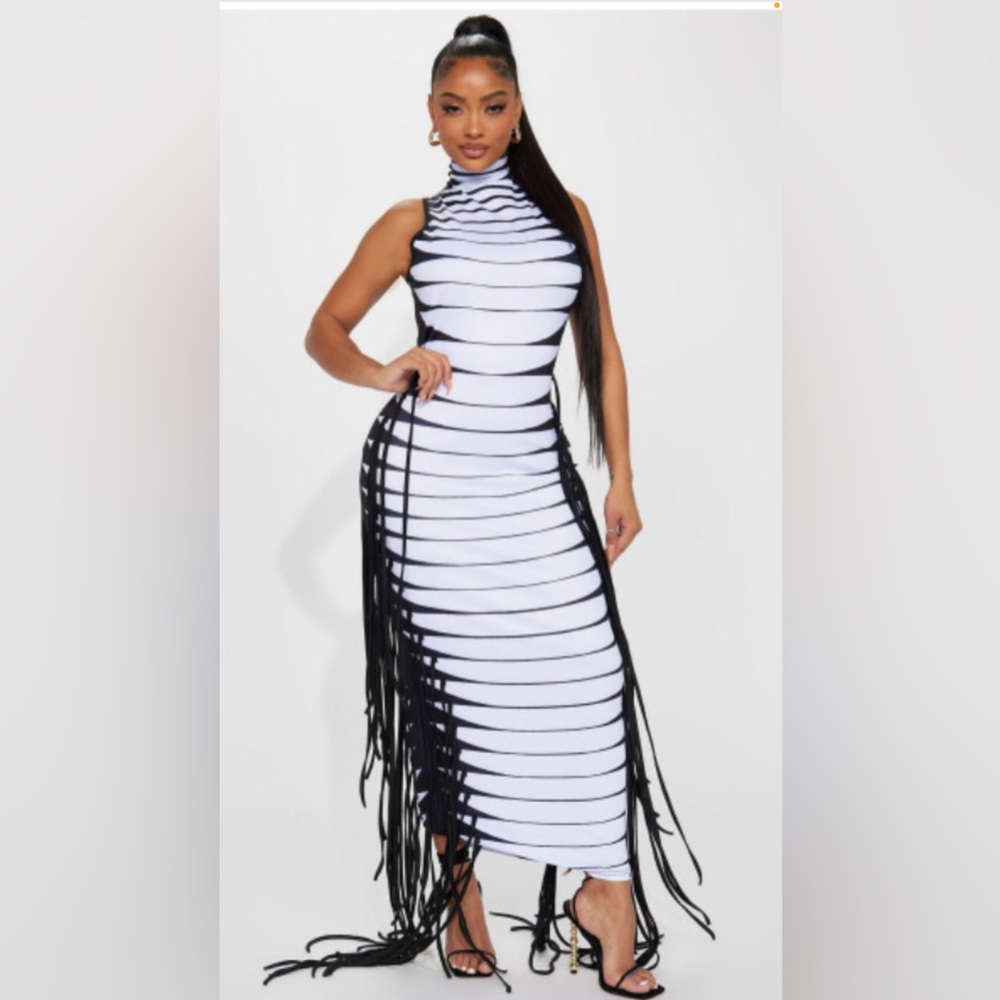 BLACK & WHITE MAXI DRESS - Picture 4 of 4